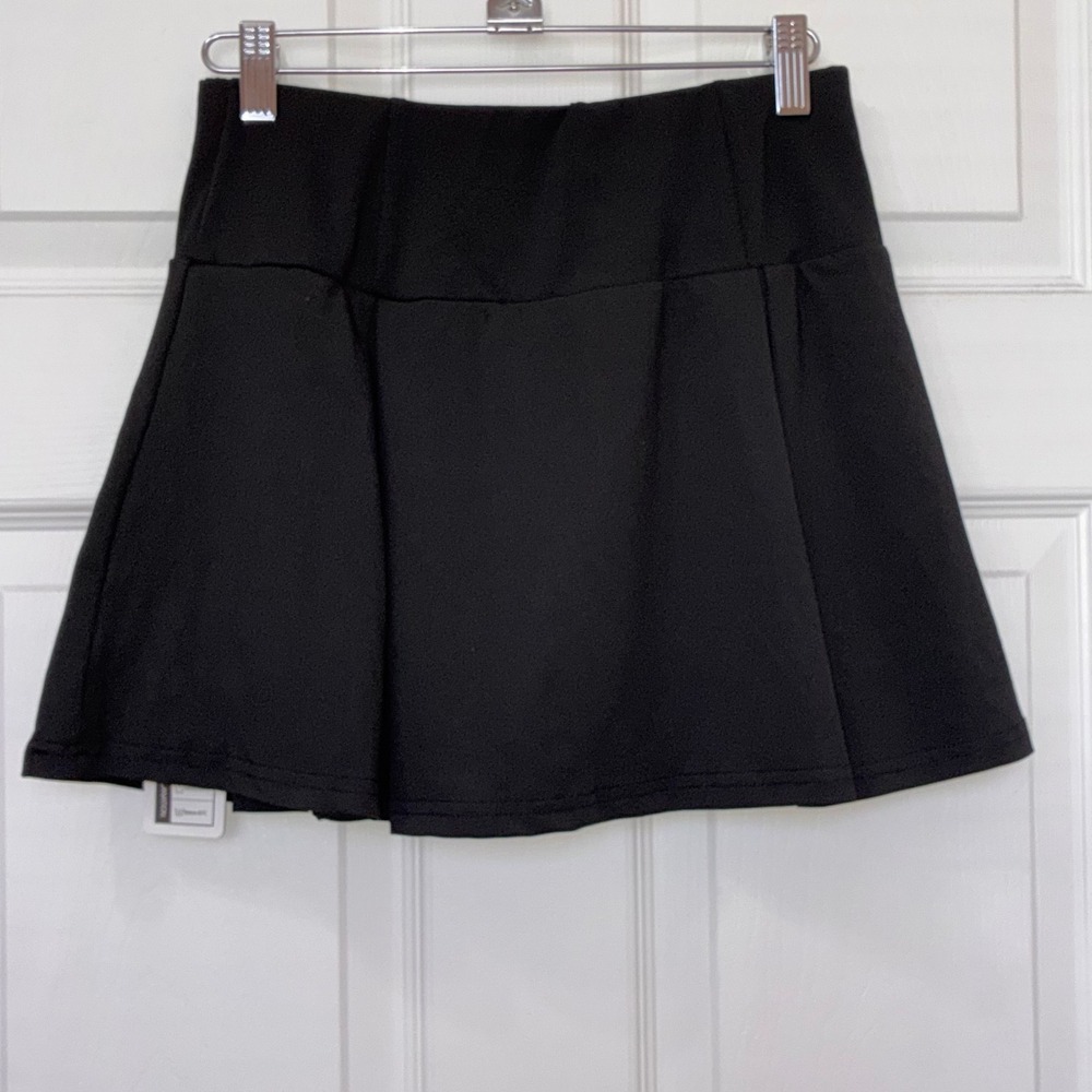 New pleated activewear skort Umina brand Womens small Black Pull on golf Tennis